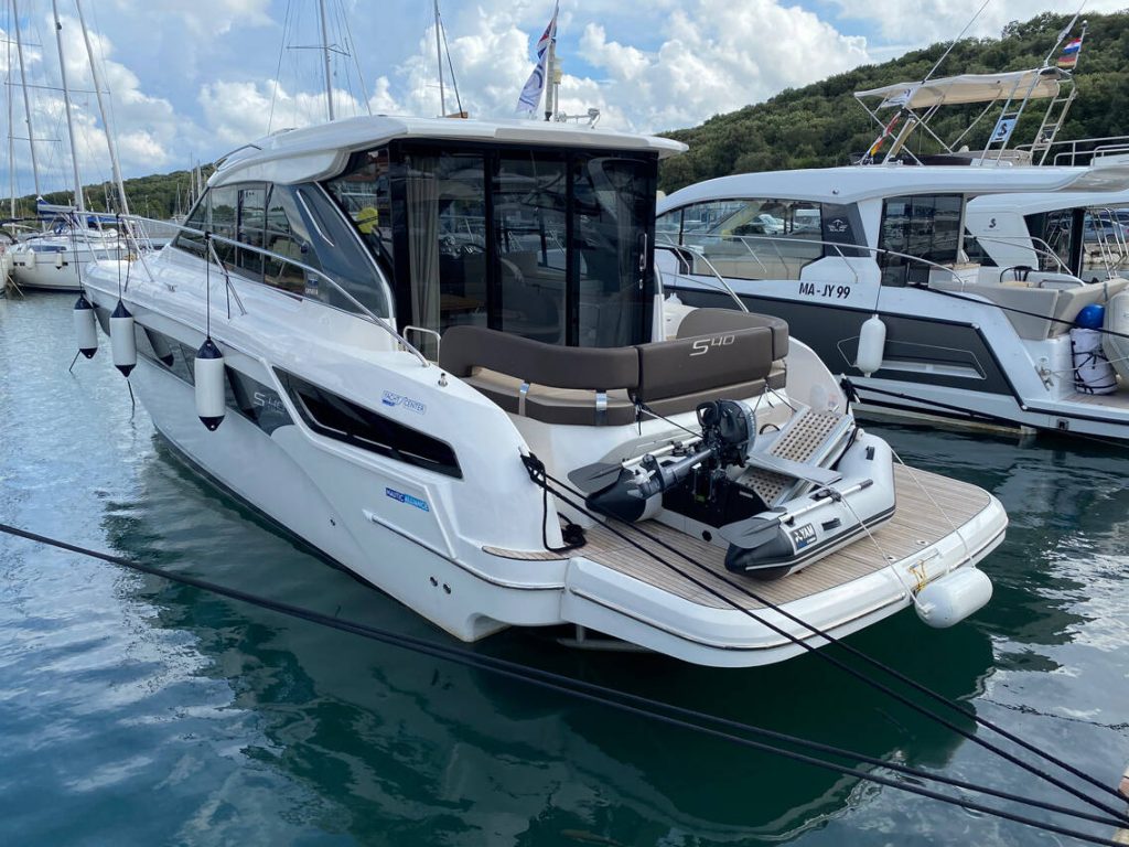 Bavaria S50 Coupe A Very Good Motor Yacht To Charter