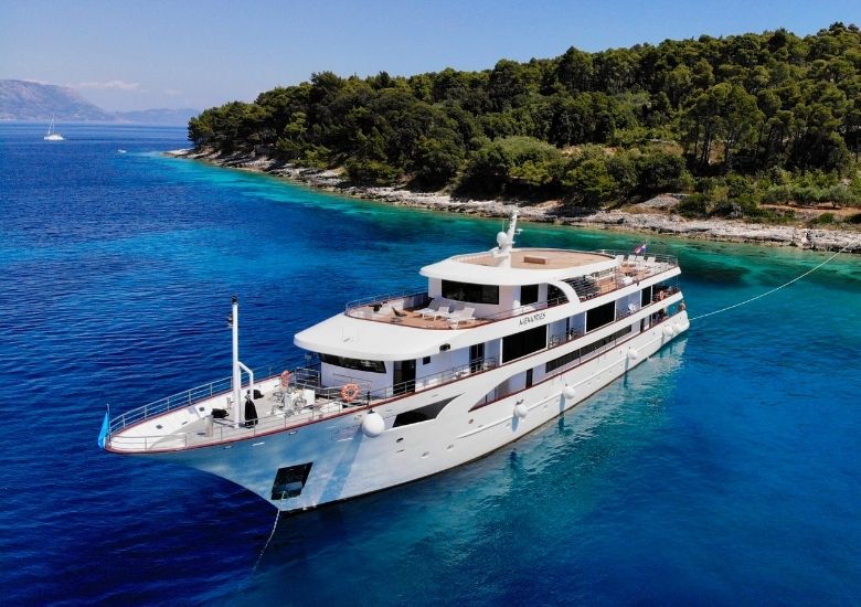 Cruising The Adriatic   Croatia’s Coastal Charms And Yachting Hotspots.
