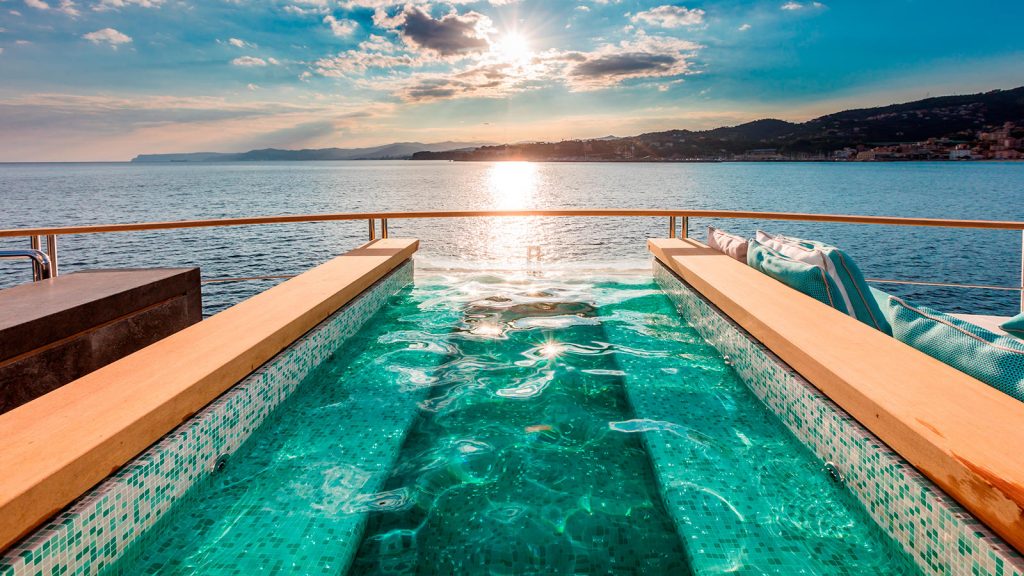Infinity Pools On Super Yachts A Dive Into Ultimate Luxury