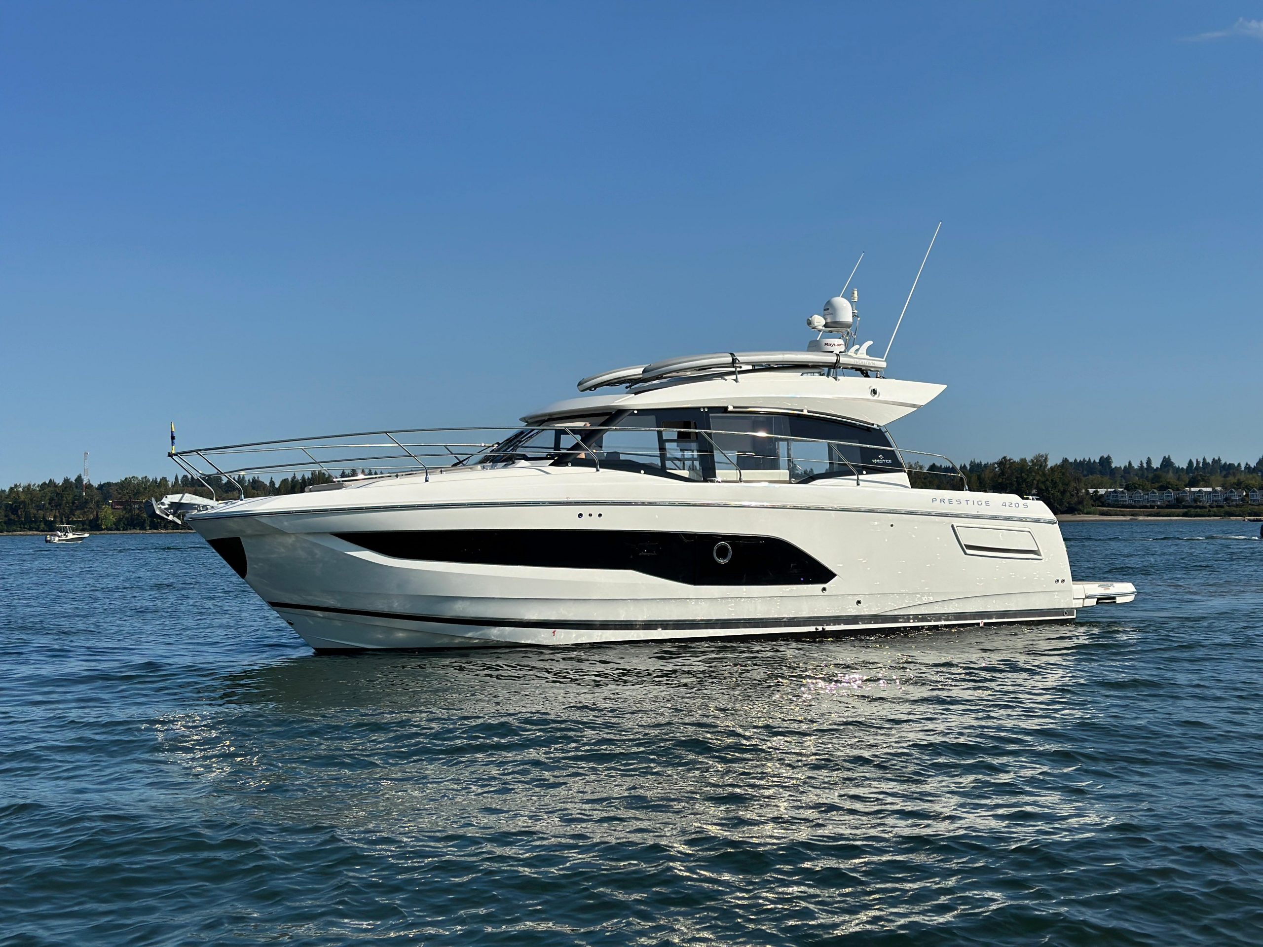 Prestige 420: A Good Motor Yacht To Charter